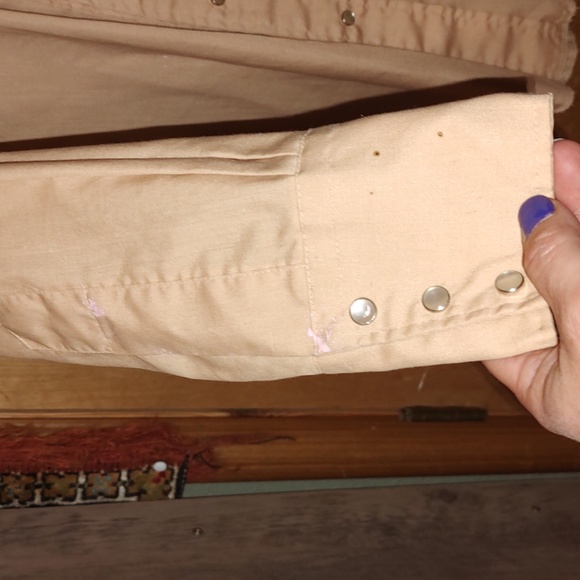 Unique western embroidered pearl snap top - Picture 6 of 7